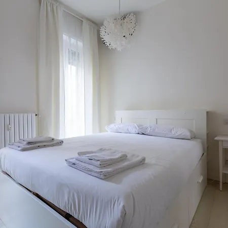 Porta Volta Bright And Roomy Flat Milan