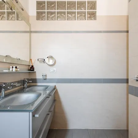 Quadrilocale Navigli Milánó