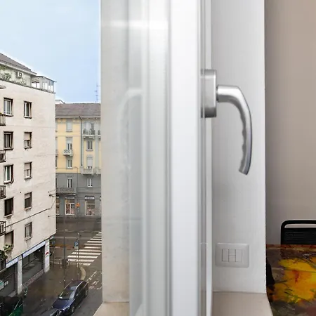 Luxury Cozy By Station - Cafe Apartment Milan