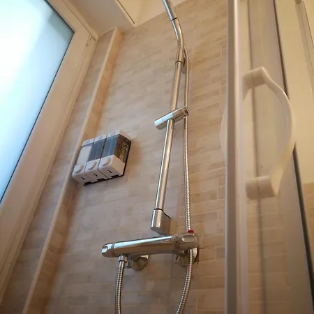 Large New Stylish Studio Apt - Metro Fast Wifi A/c *