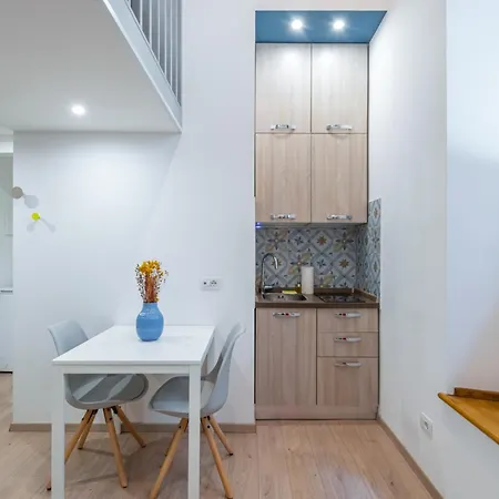 Isola - Flat Apartment *