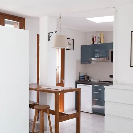아파트 Terrace Close To Metro Station 밀라노