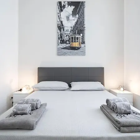Nella Movida Di Isola-porta Nuova Apartman *