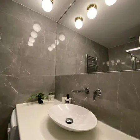 Apartment Studio 33 *