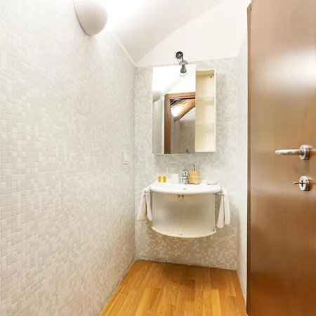 Guesthost - Sant'ambrogio Design * Mediolan