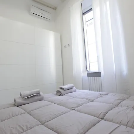 Amazing In Center With Balcony Διαμέρισμα