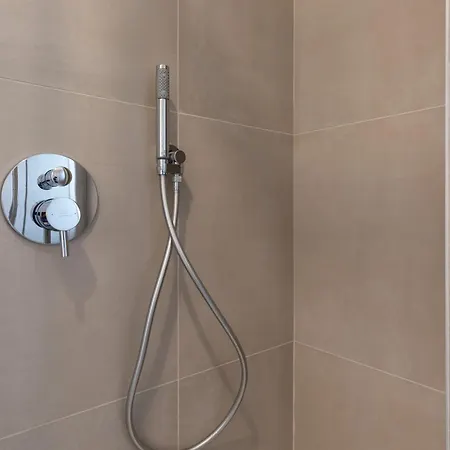 Apartman § Littlesuitebande § Milánó