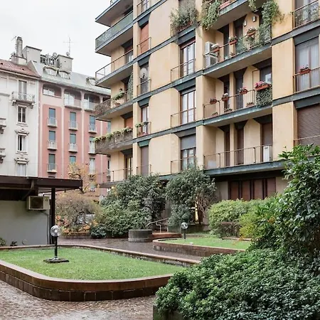 Elegant And Roomy アパート *