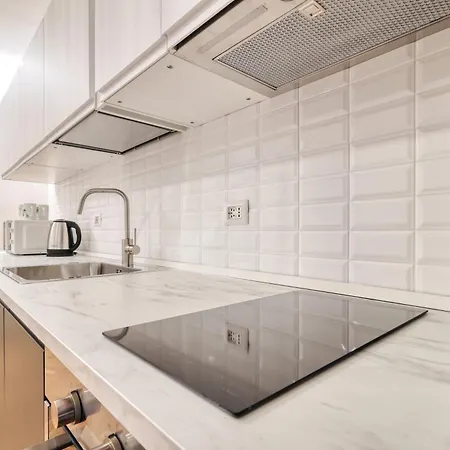 Joivy Renovated Flat By Piazza Leonardo Da Vinci Apartment *