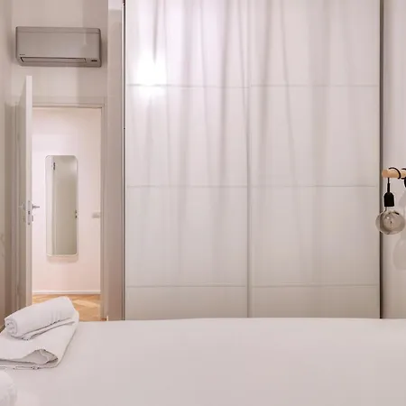 Joivy Renovated Flat By Piazza Leonardo Da Vinci * Mailand