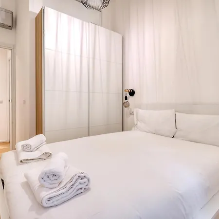 Apartment Joivy Renovated Flat By Piazza Leonardo Da Vinci