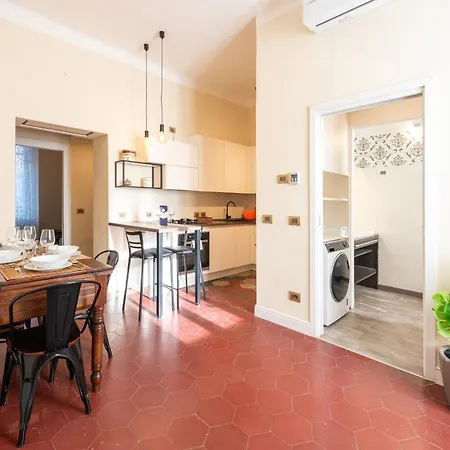 10' Duomo & Station Large Apartment *