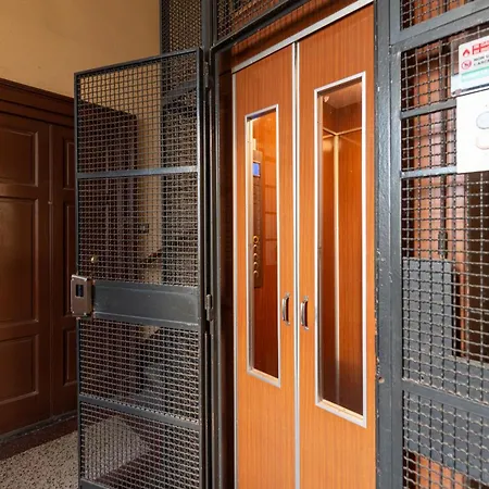 10' Duomo & Station Large Apartment