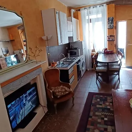 Gold House Station Apartmán