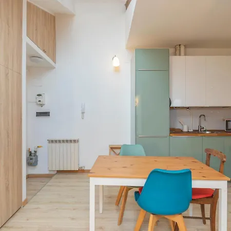 Appartement Ihost - Adige 17 *