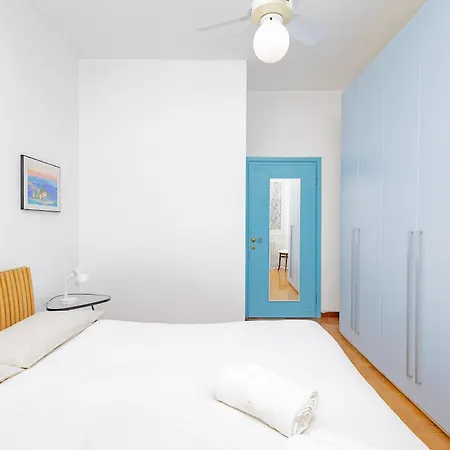 Xenia - Spacious Near Linate Airport Apartment