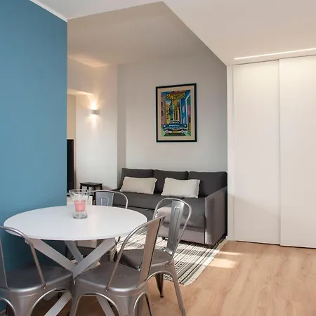 Gambara Urban Flat - Stylish And Next To Metro