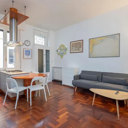 Apartment Xenia - Charming Three-room Milan