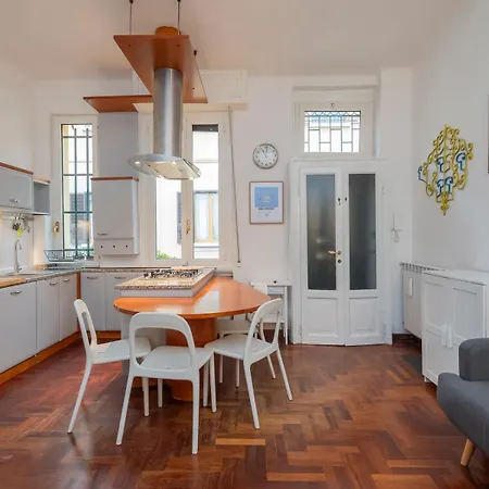 Xenia - Charming Three-room *