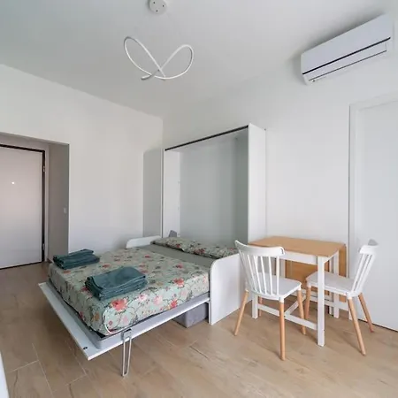 Luminoso Monolocale Zona Fondazione Prada Διαμέρισμα