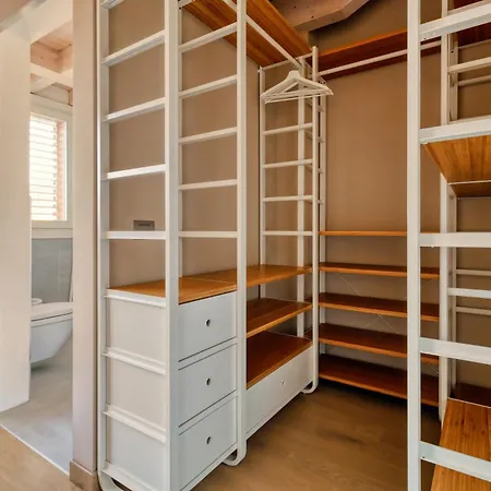 Joivy Elegant With Parking And Balcony Apartment