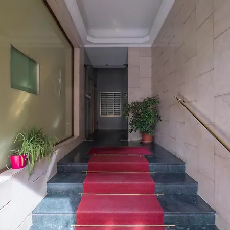 Xenia - Spacious Two-room In The Flower District מילאנו