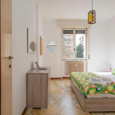 Xenia - Spacious Two-room In The Flower District * 밀라노