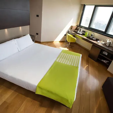 Western The Hub Milan