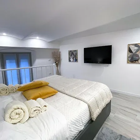 Elegant And Silent Loft In The Center Of *