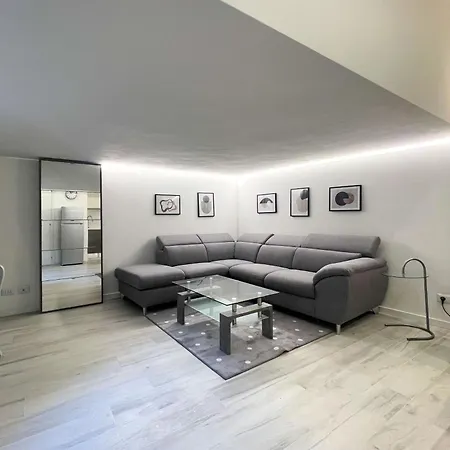 Elegant And Silent Loft In The Center Of * ميلان