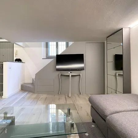 Elegant And Silent Loft In The Center Of شقة *