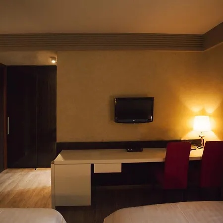 Huaxia 4* Milan