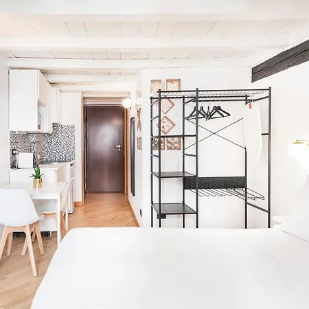 Central Studio Apartment *