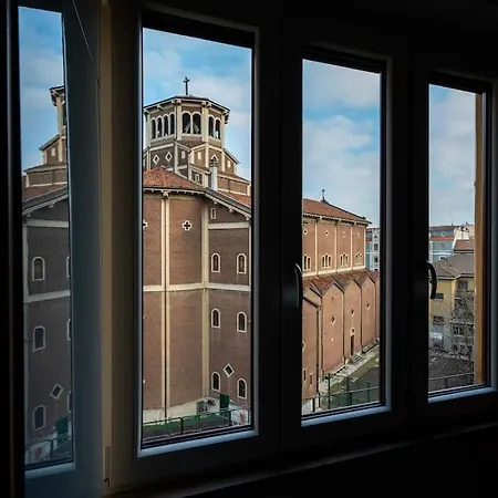 Chic In Nolo: Style And Comfort In Apartment Milan