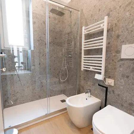 Ihost Luxury -free Parking- Plana 9 *