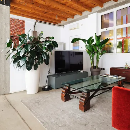 Luxury Loft Navigli דירה *