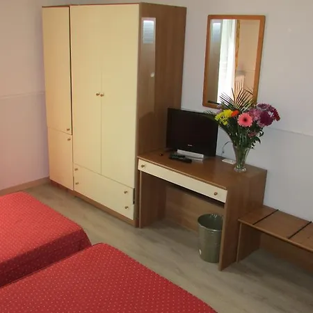 Johnny Hotel Mediolan