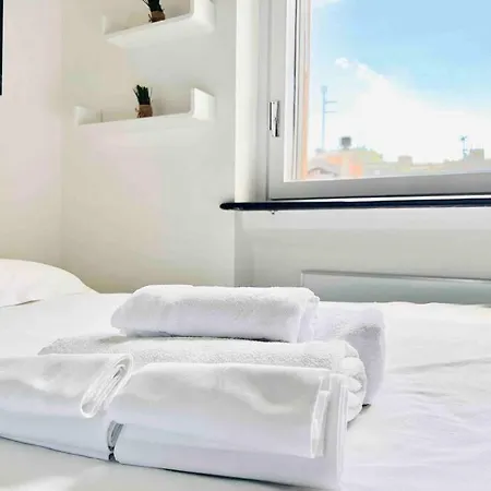 5 Min Walk To Duomo Petite Loft! Apartment