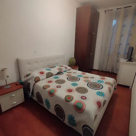 勒科马里公寓 *