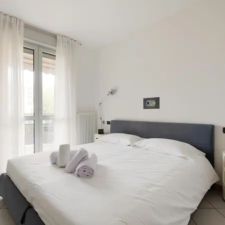 Niguarda - Ampio E Moderno Trilocale Apartment