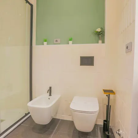 Private Luxury 5 Bedroom - Station * Милан