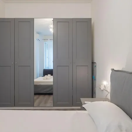 I Host - Melloni 34 * Milano