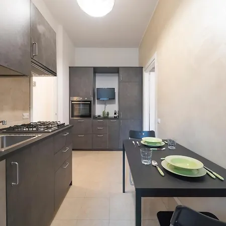 I Host - Melloni 34 * Milano