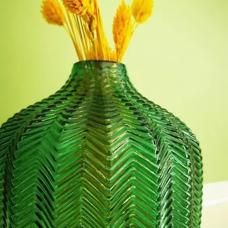 Sunny Flat 50 Meters From The Metro