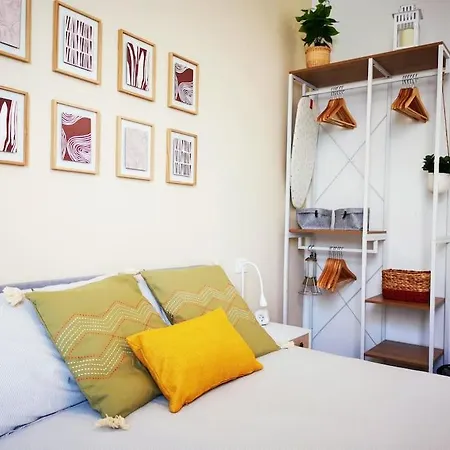 Lägenhet Sunny Flat 50 Meters From The Metro Milano