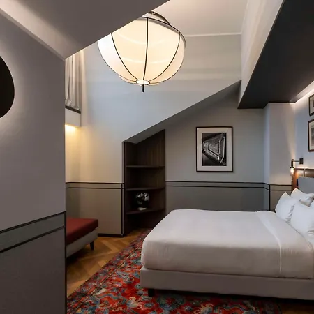 Szálloda Radisson Collection Hotel, Palazzo Touring Club Milánó