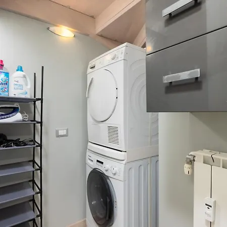 Con Metro Diretta 10 Minuti Duomo ميلان