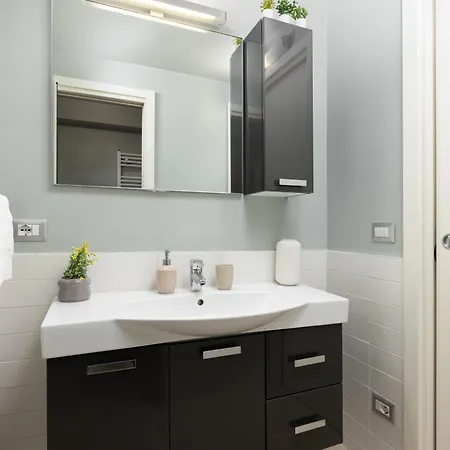 Con Metro Diretta 10 Minuti Duomo * ميلان