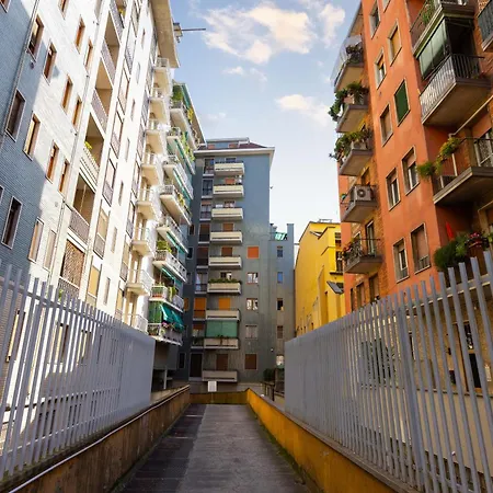 Con Metro Diretta 10 Minuti Duomo ميلان