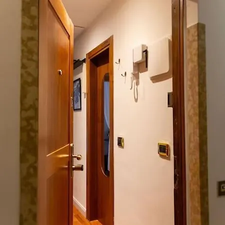 Porta Nuova Moscova: Cozy Near Duomo! Apartament *